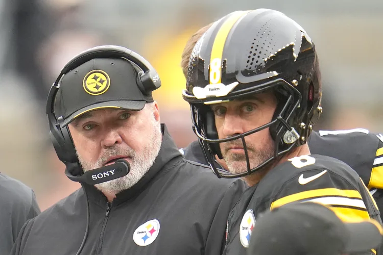 Browns-Steelers play with first-place on the line